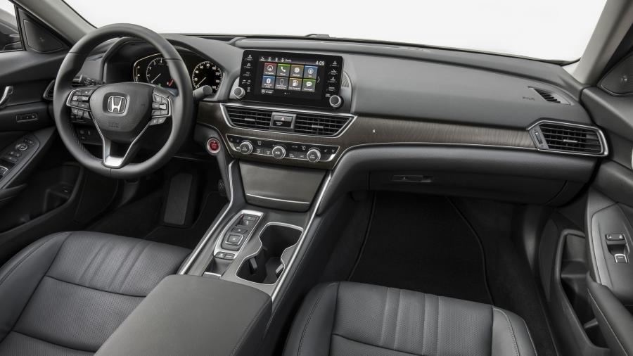 Торпедо Honda Accord Touring Hybrid 2017 года  (NA) (фото 83 из 170)